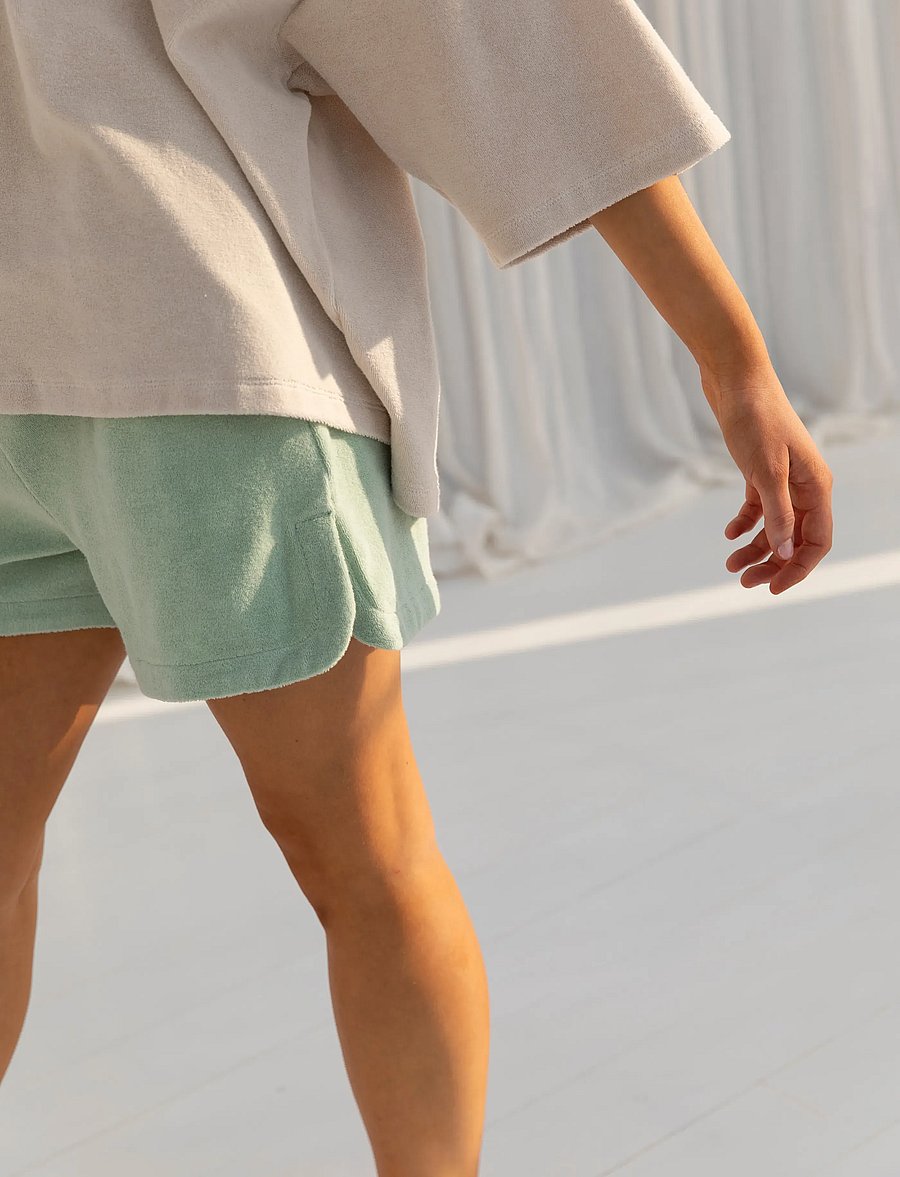 Bongusta - Naram Gym Shorts - casual shorts - silver sage - 2