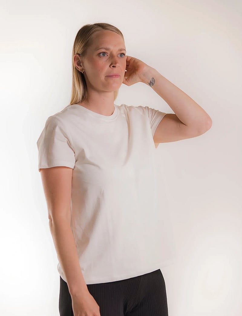 Boob - The-shirt - alussärgid - tofu - 0