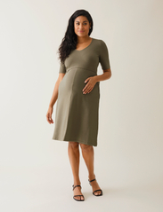 Boob - A dress mid-sleeve - midikjoler - green khaki - 5