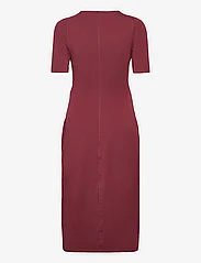 Boob - A dress mid-sleeve - midi kjoler - port red - 1