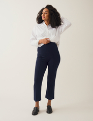 Boob - OONO cropped pants - joggers - midnight blue - 3