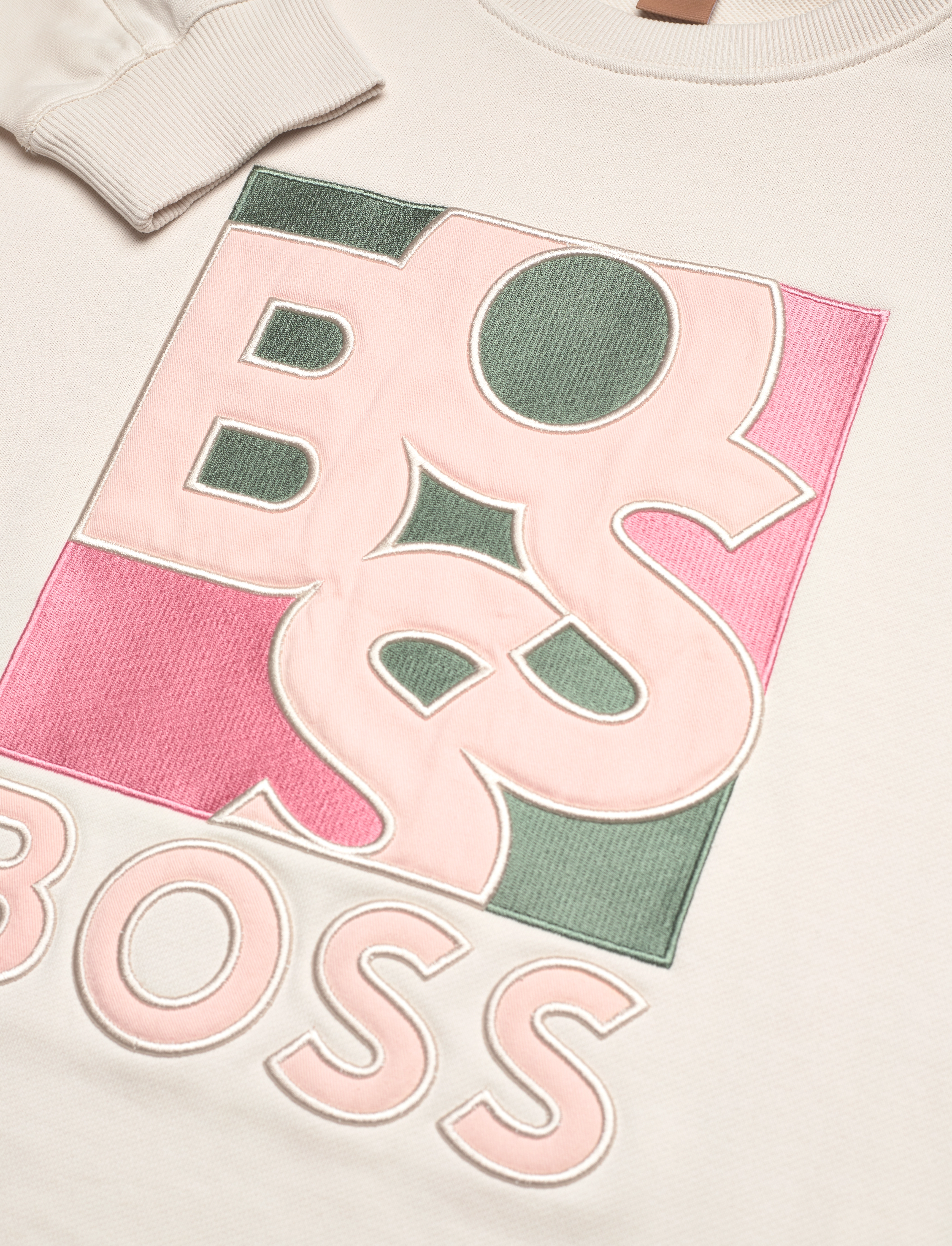 BOSS - Esinia_boxed - open white - 2