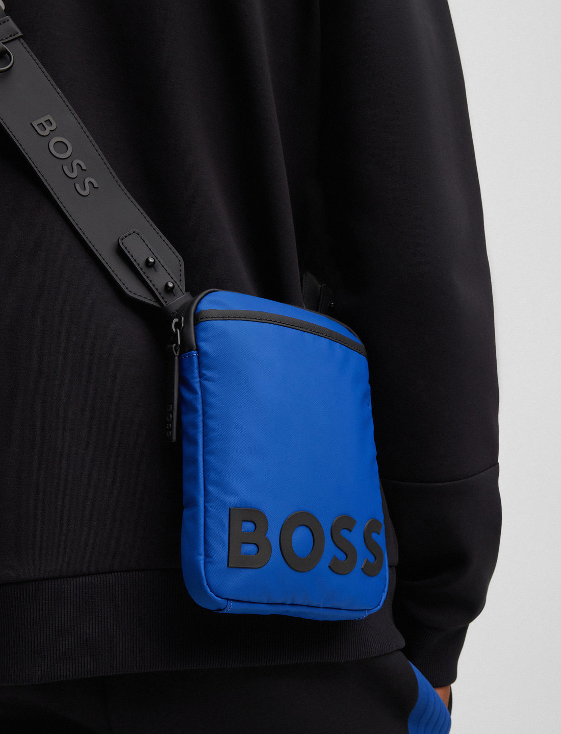 Hugo boss hot sale flight bag