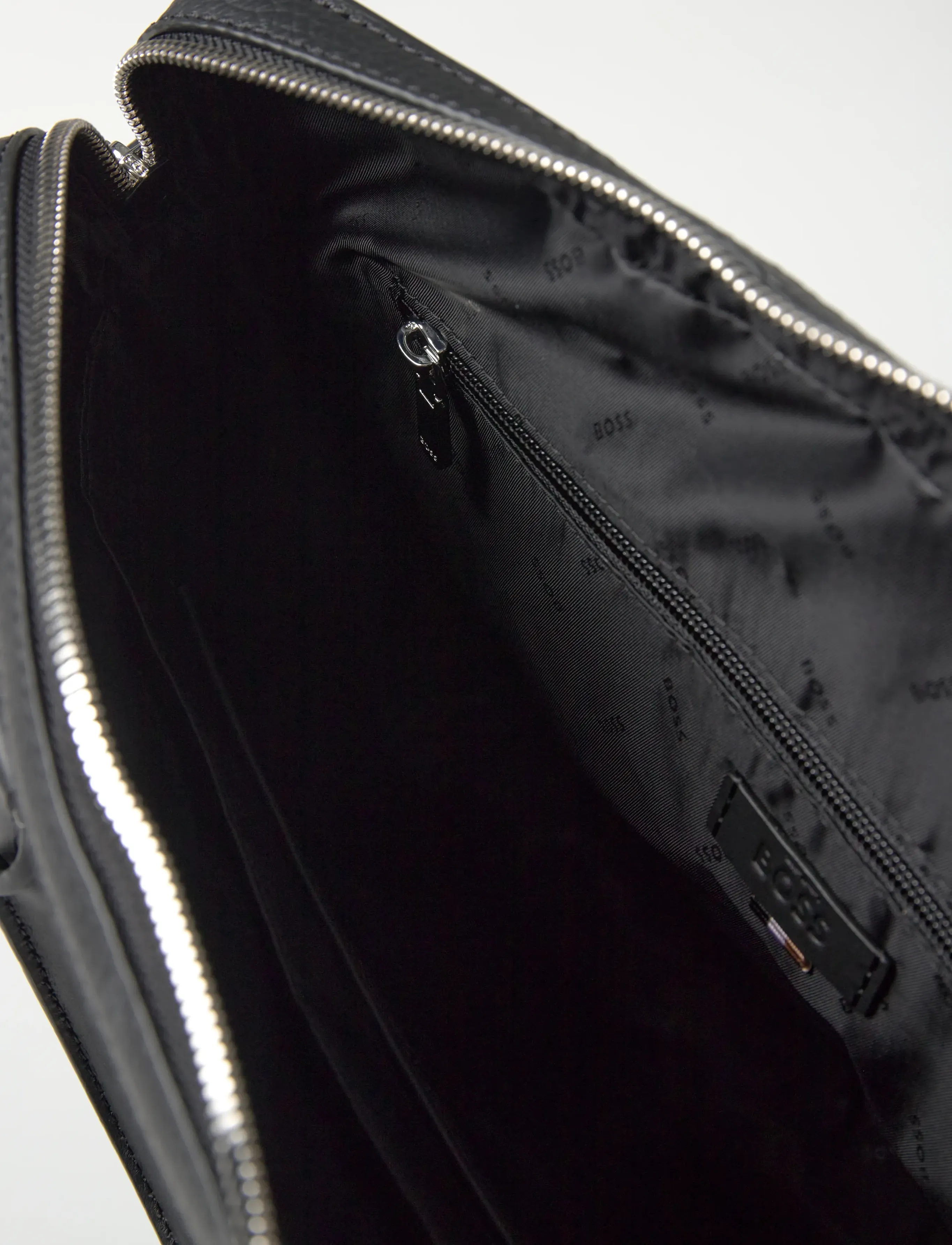 BOSS - New Crosstown_Doc S. - black - 5