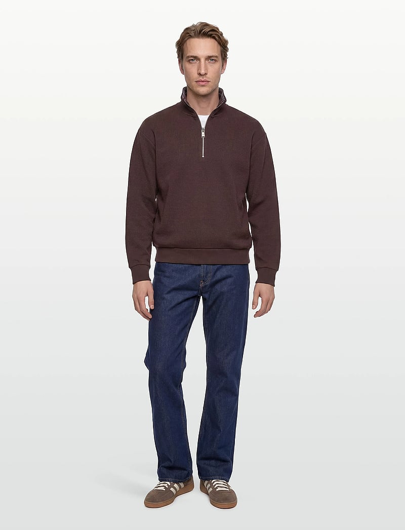 BOSS - C-Seidler 47 - pullover mit halbem reißverschluss - dark brown - 0