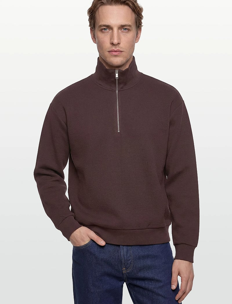 BOSS - C-Seidler 47 - pullover mit halbem reißverschluss - dark brown - 3