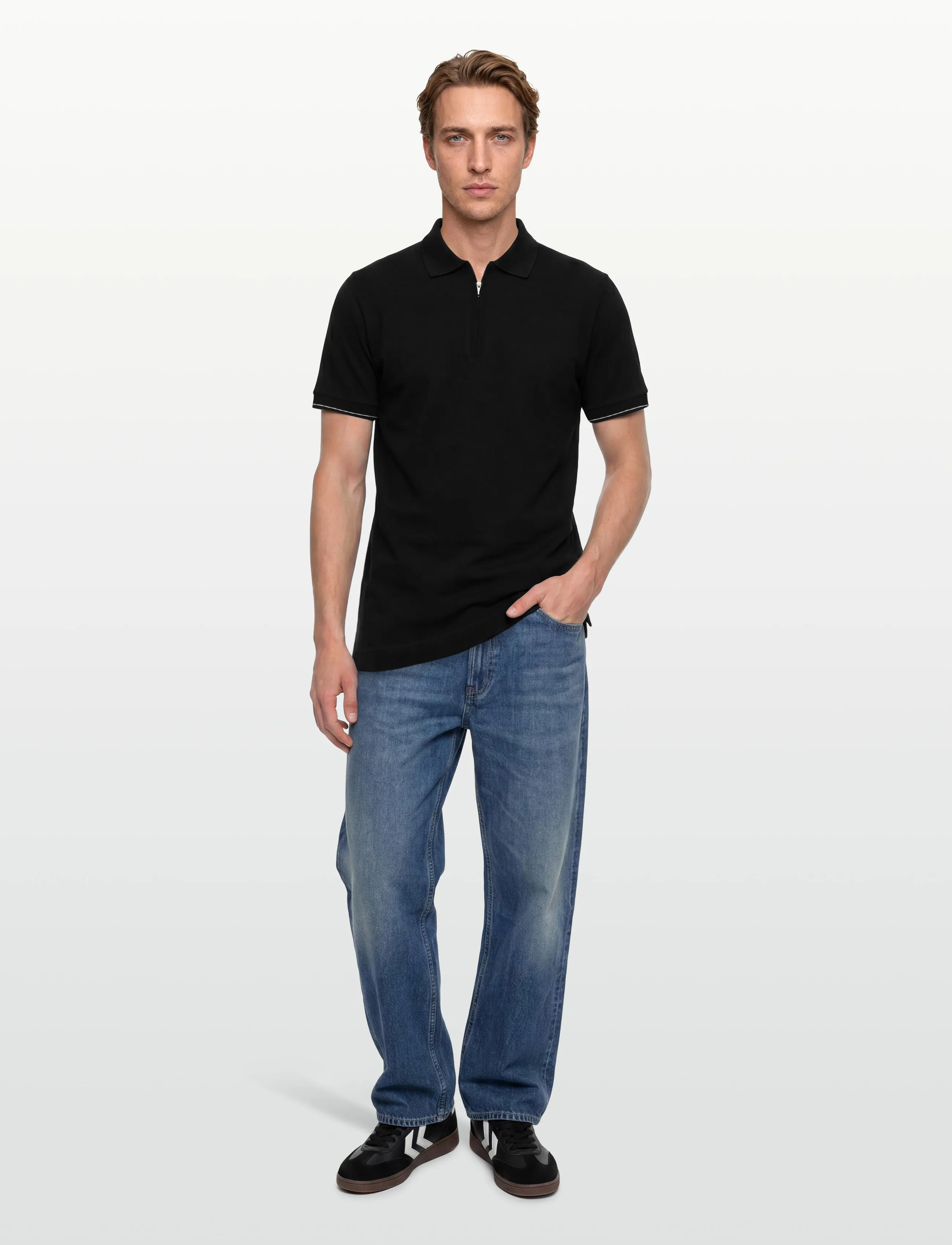 Regular-fit polo with zip closure 6