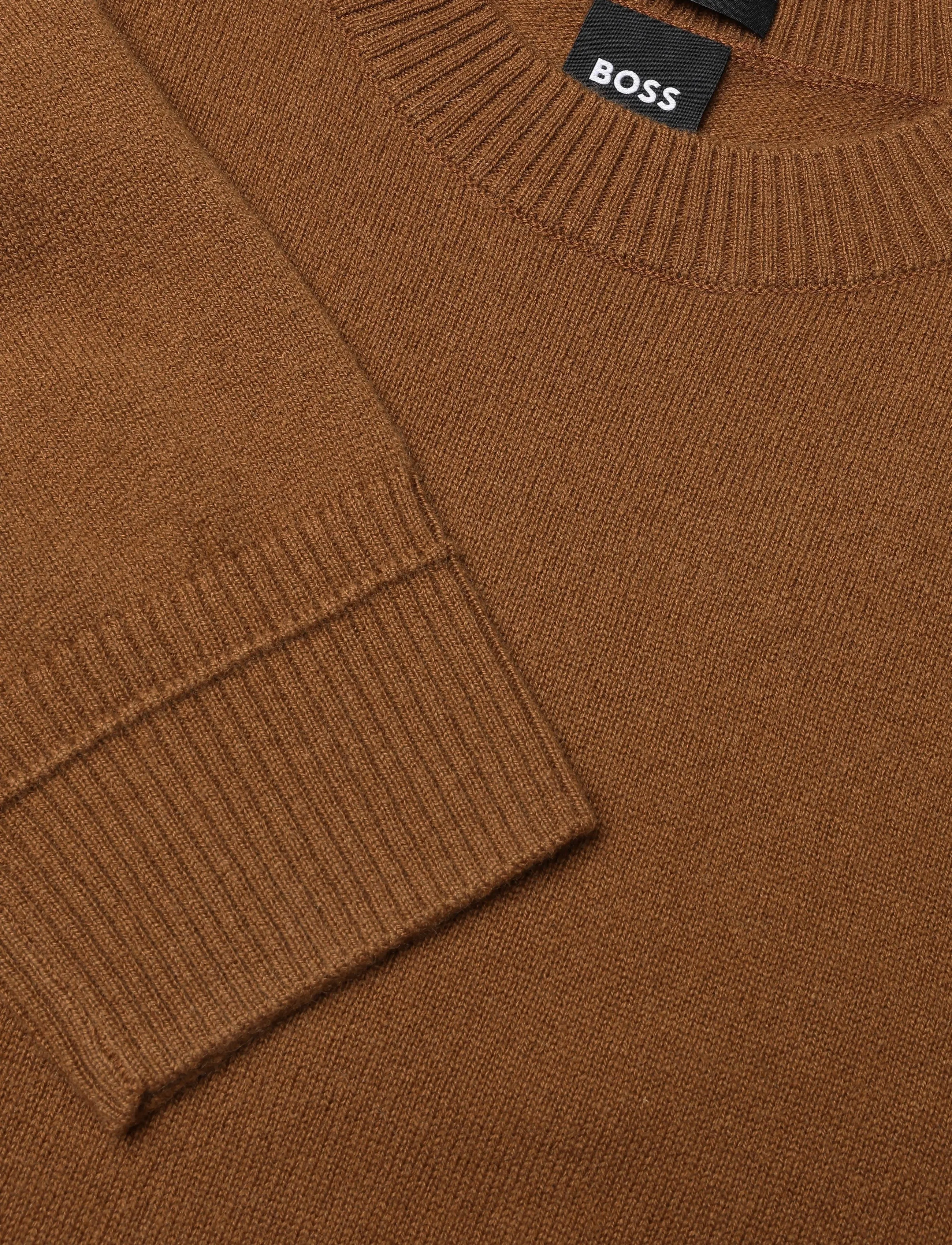 BOSS - Fialka - brown overflow - 2