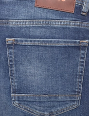 BOSS - Taber BC-C - džinsa bikses ar tievām starām - medium blue - 10