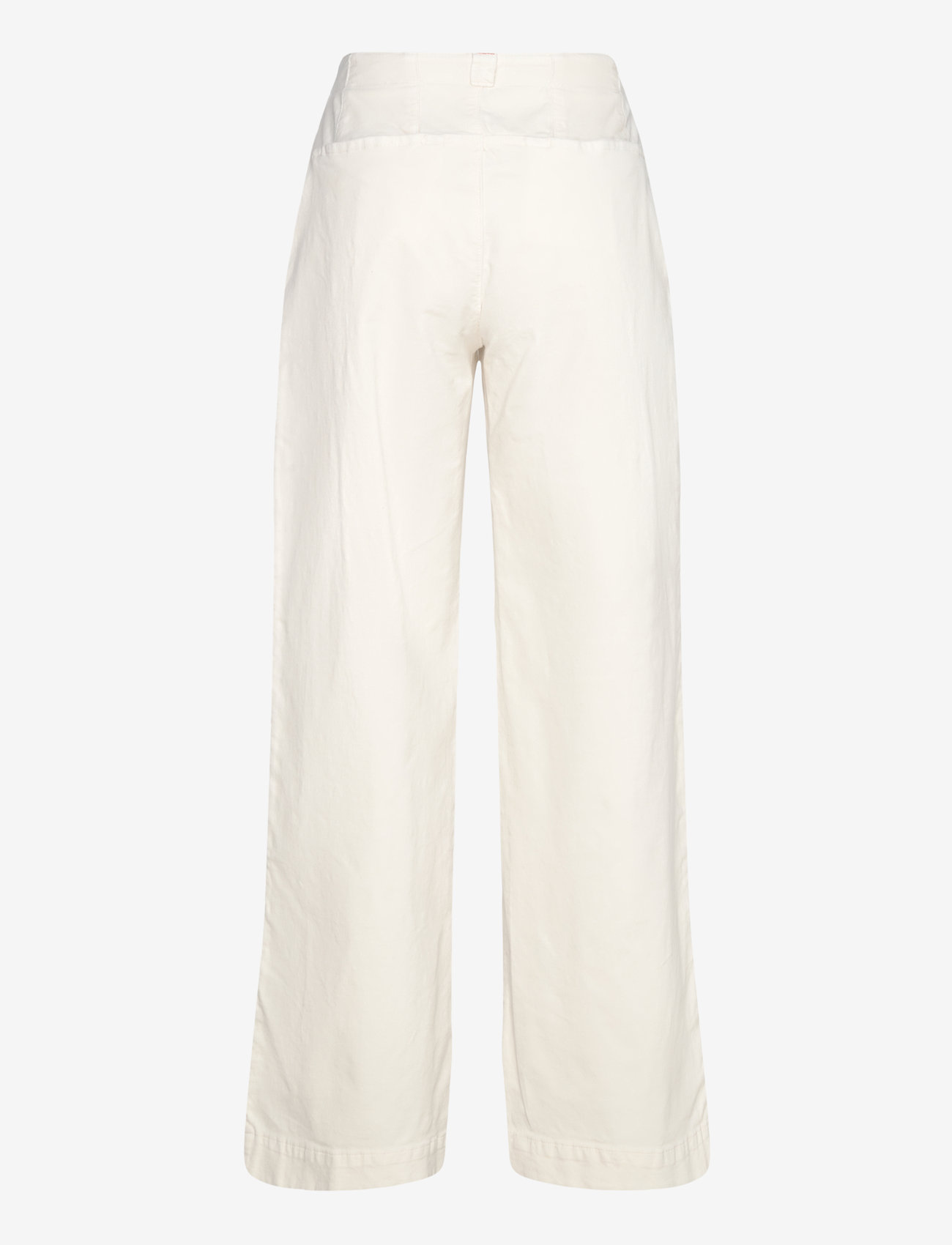 BOSS - C_Tahilone-D - open white - 1