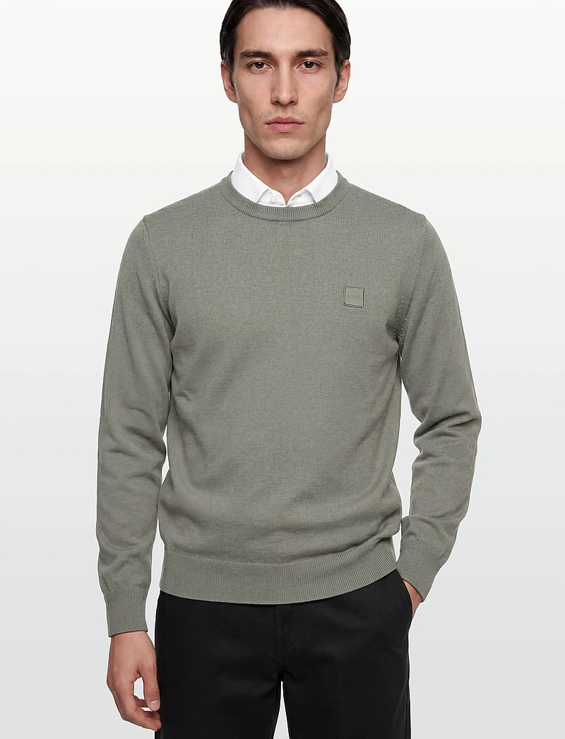 BOSS - Kanovano_S - rundhals - open grey - 3