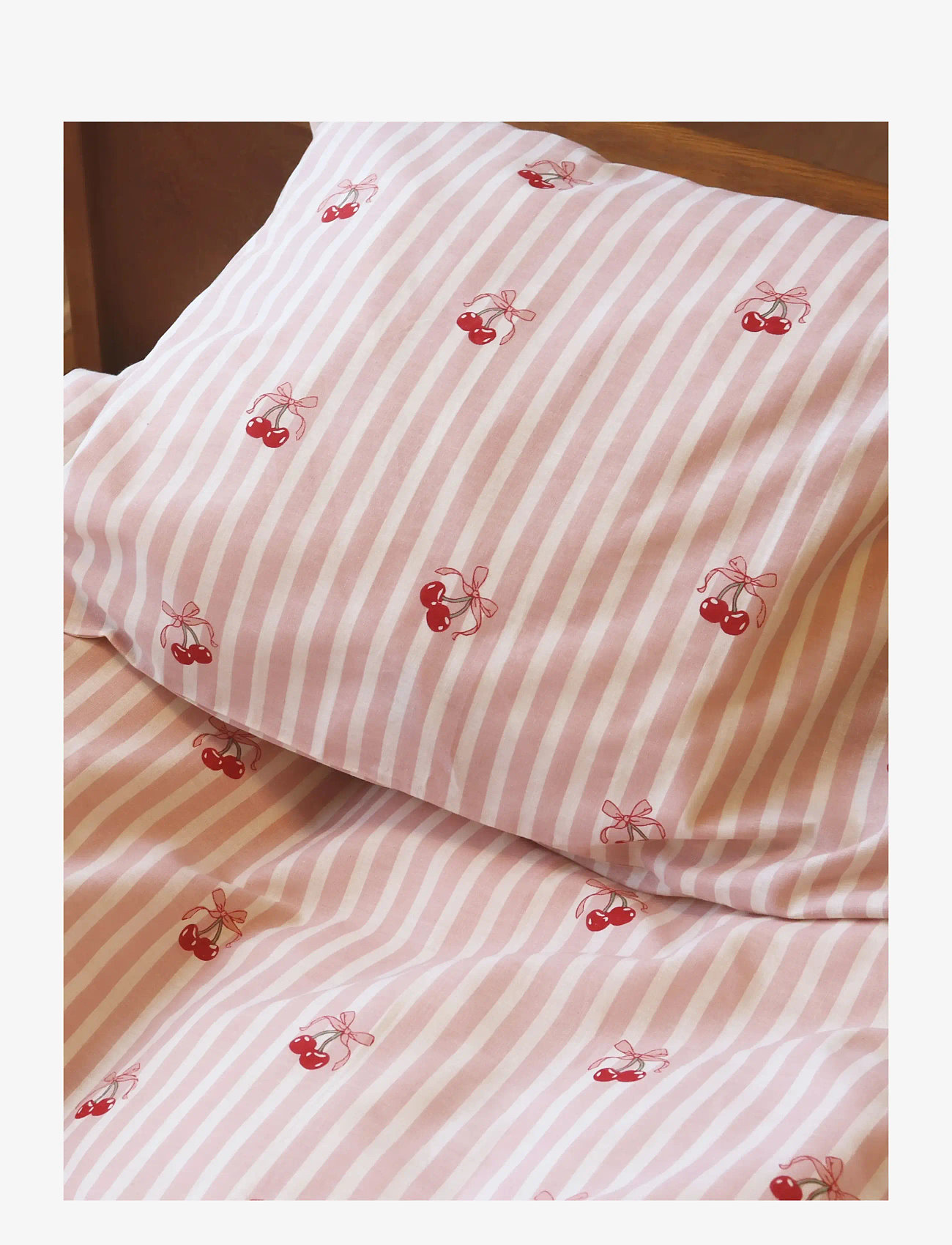 BrandMac - Bed linen "by mats" Cherry bow 100x140, 40x45 cm - bed sets - multi coloured - 1