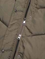 Brandtex - B. COASTLINE Coat Outerwear Light - talvitakit - ivy green - 8