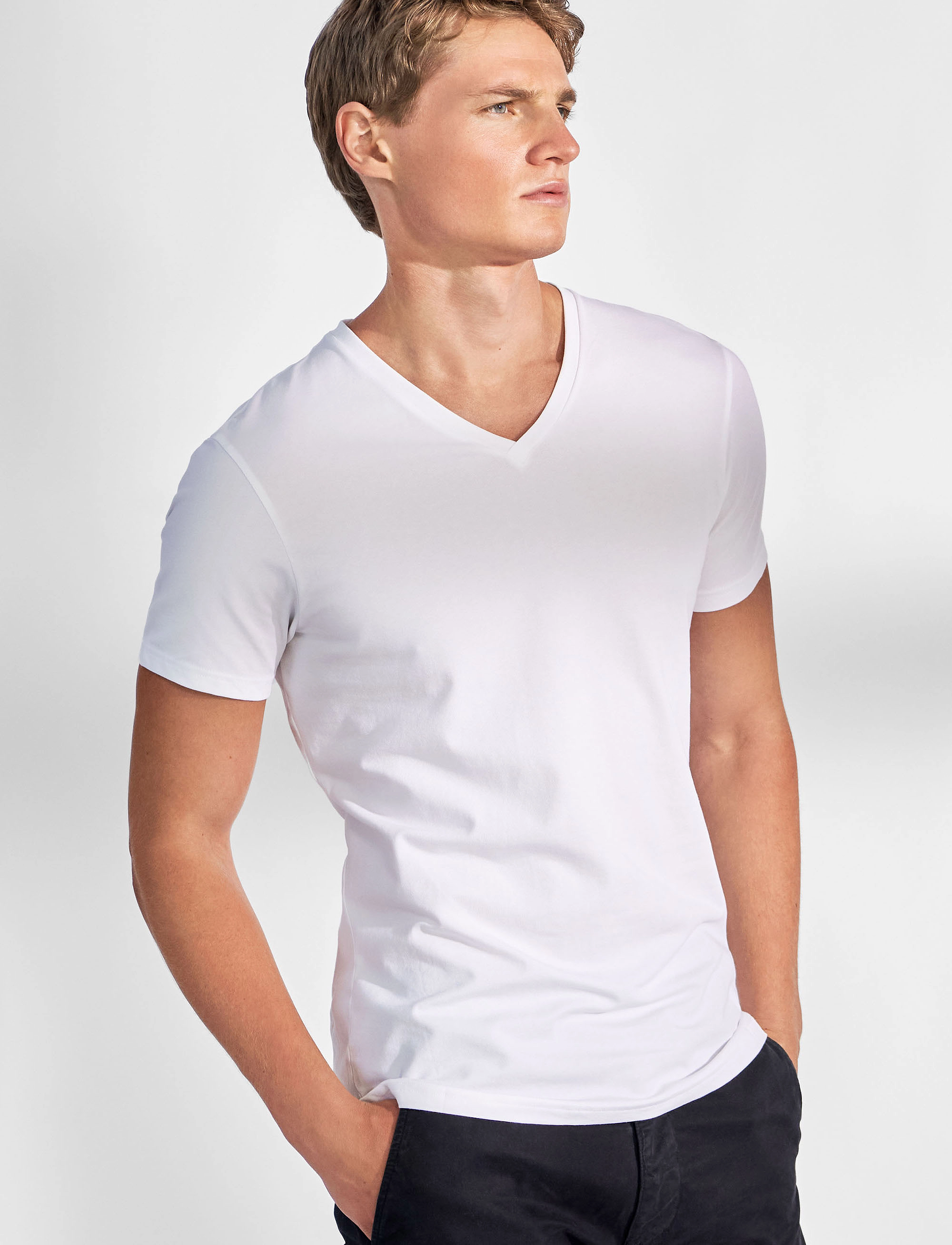Bread & Boxers - V-Neck T-shirt - najniższe ceny - white - 3