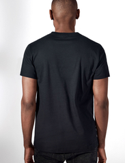 Bread & Boxers - Crew-Neck Regular - t-shirts - black - 4