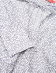 Britt Sisseck - Olivia - long-sleeved blouses - daisy stitch - 3