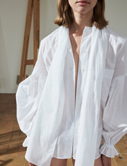 Britt Sisseck - Borghi - White web - long-sleeved shirts - white web - 5