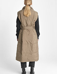 Brixtol Textiles - Mathilda - down- & padded jackets - taupe - 5