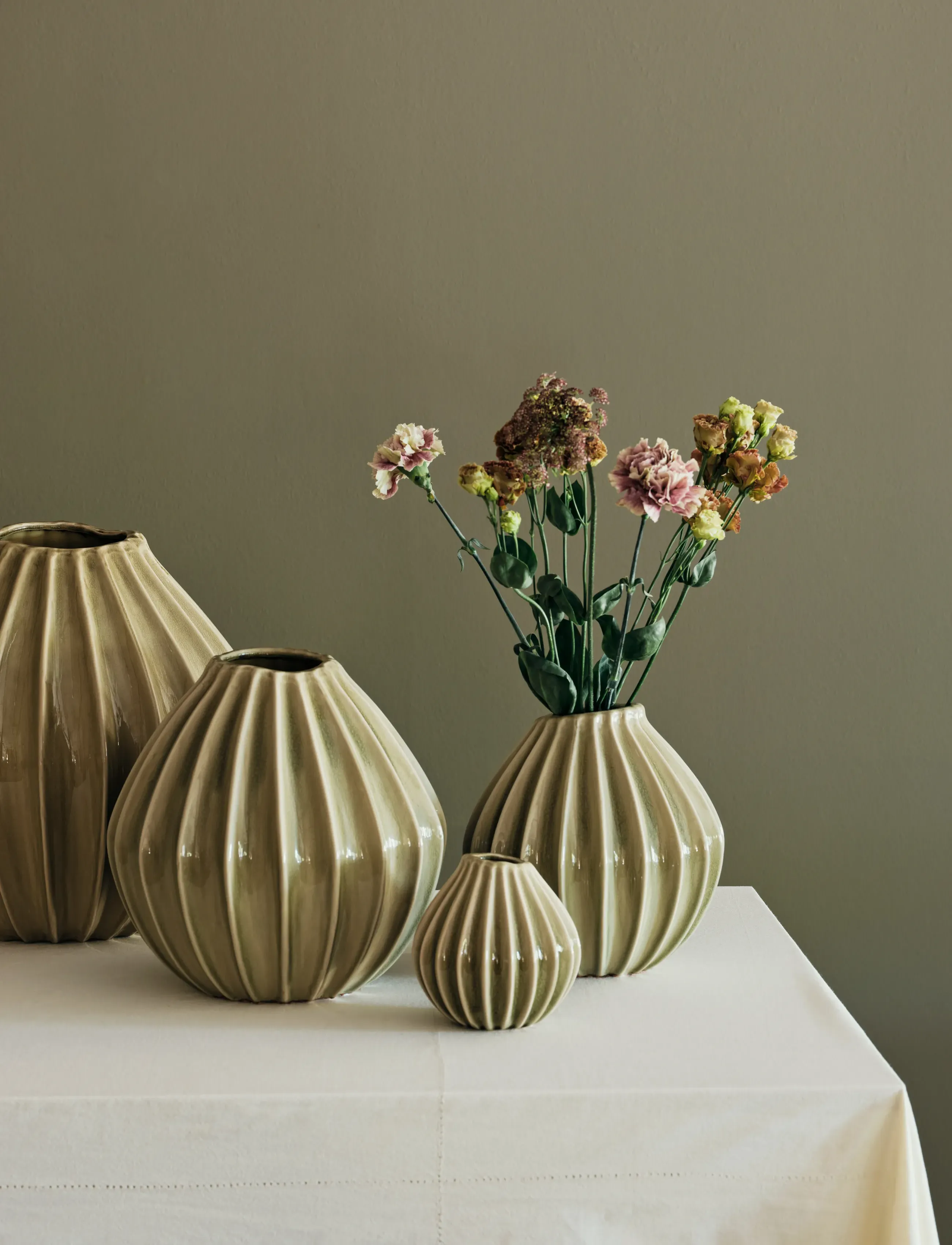 Broste Copenhagen Wide Vase S, H 15 cm, Vases, Khakigrün - Other Homeware