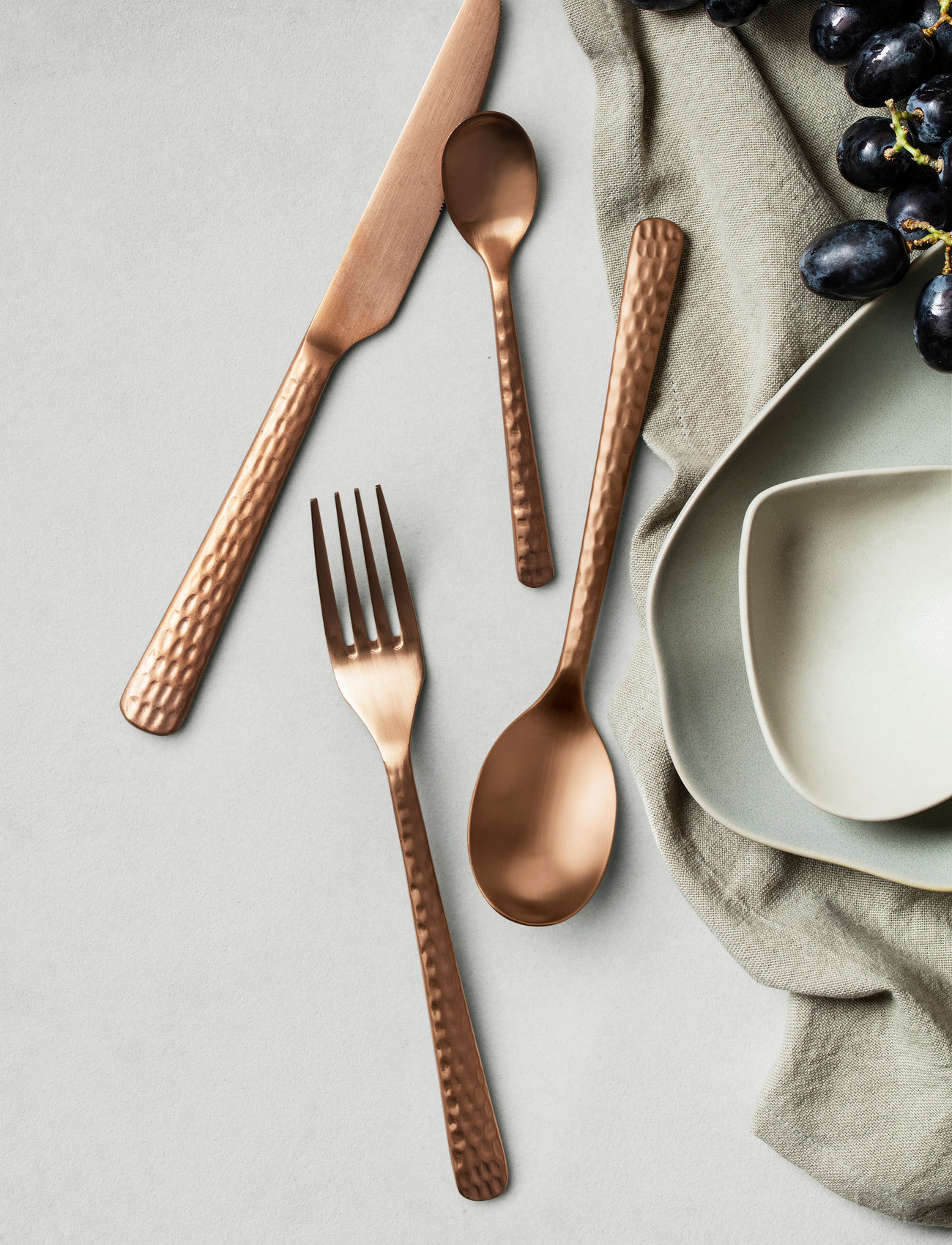 Broste Copenhagen - HUNE Cutlery set - bestecksets - copper hammered - 1