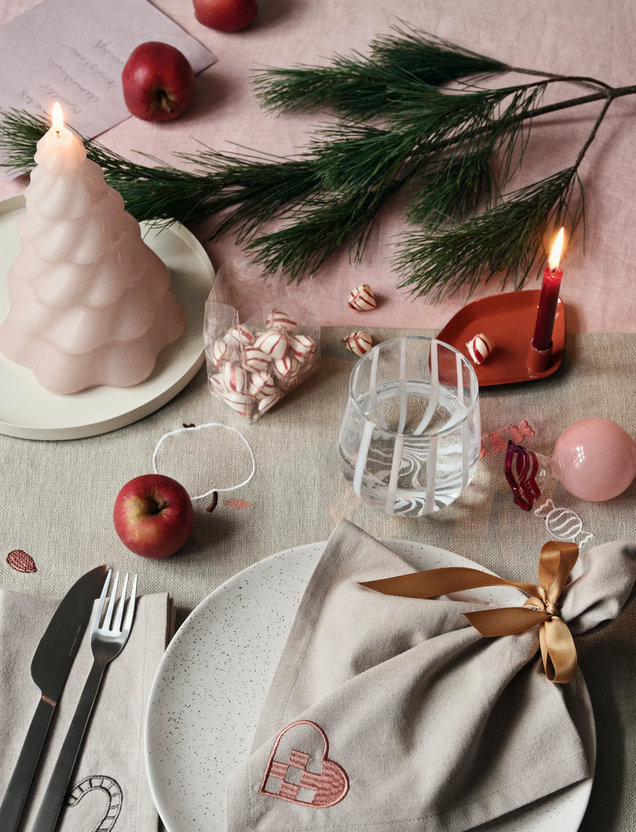 Broste Copenhagen - Pinus Christmas Tree Candle - dusty peach rose - 1
