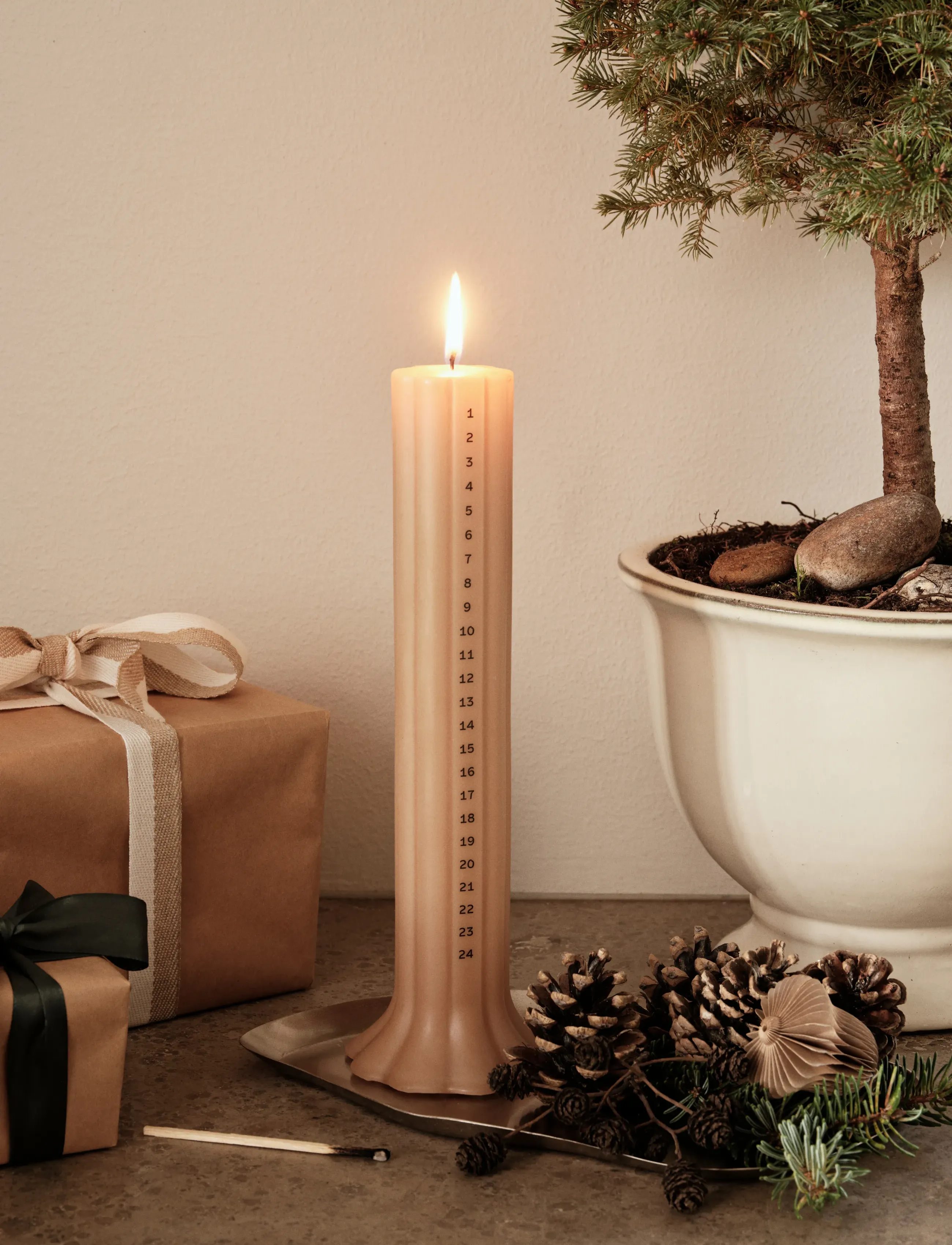 Broste Copenhagen - Heli Calendar Candle - walnut - 0