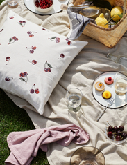 Broste Copenhagen - Pillowcases Cherry Cotton - najniższe ceny - true - 2