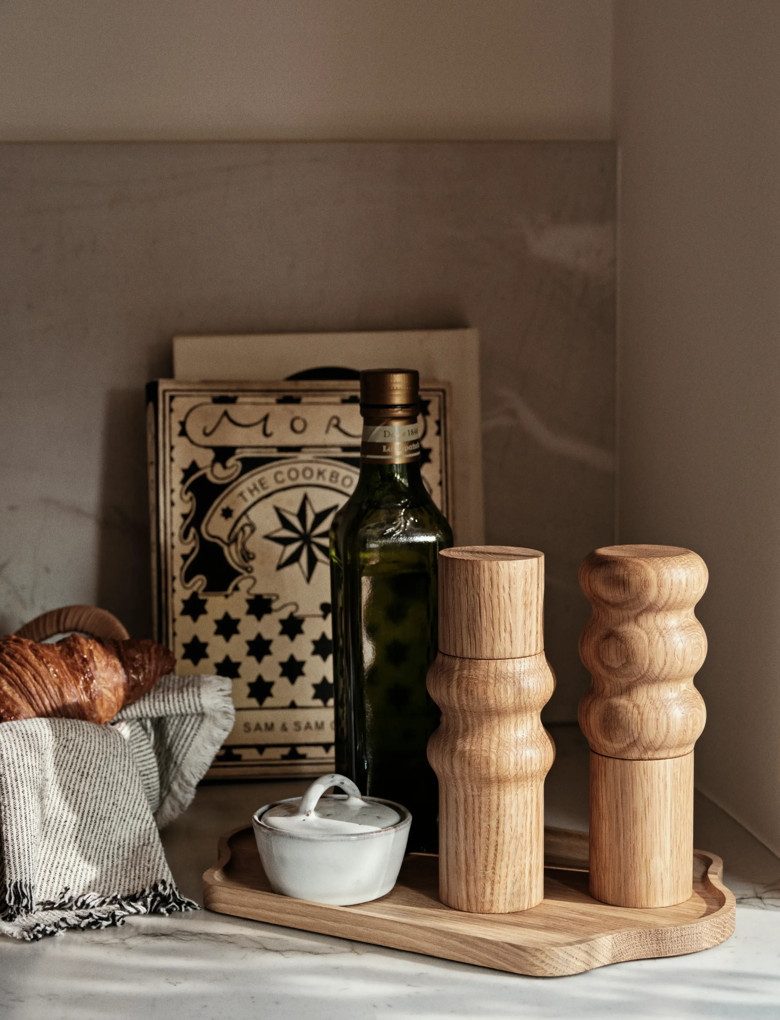 Broste Copenhagen Edgar Salt/Pepper Grinder, H 20 cm, Grinders, Beige - Salt & Pepper Shakers, Homeware
