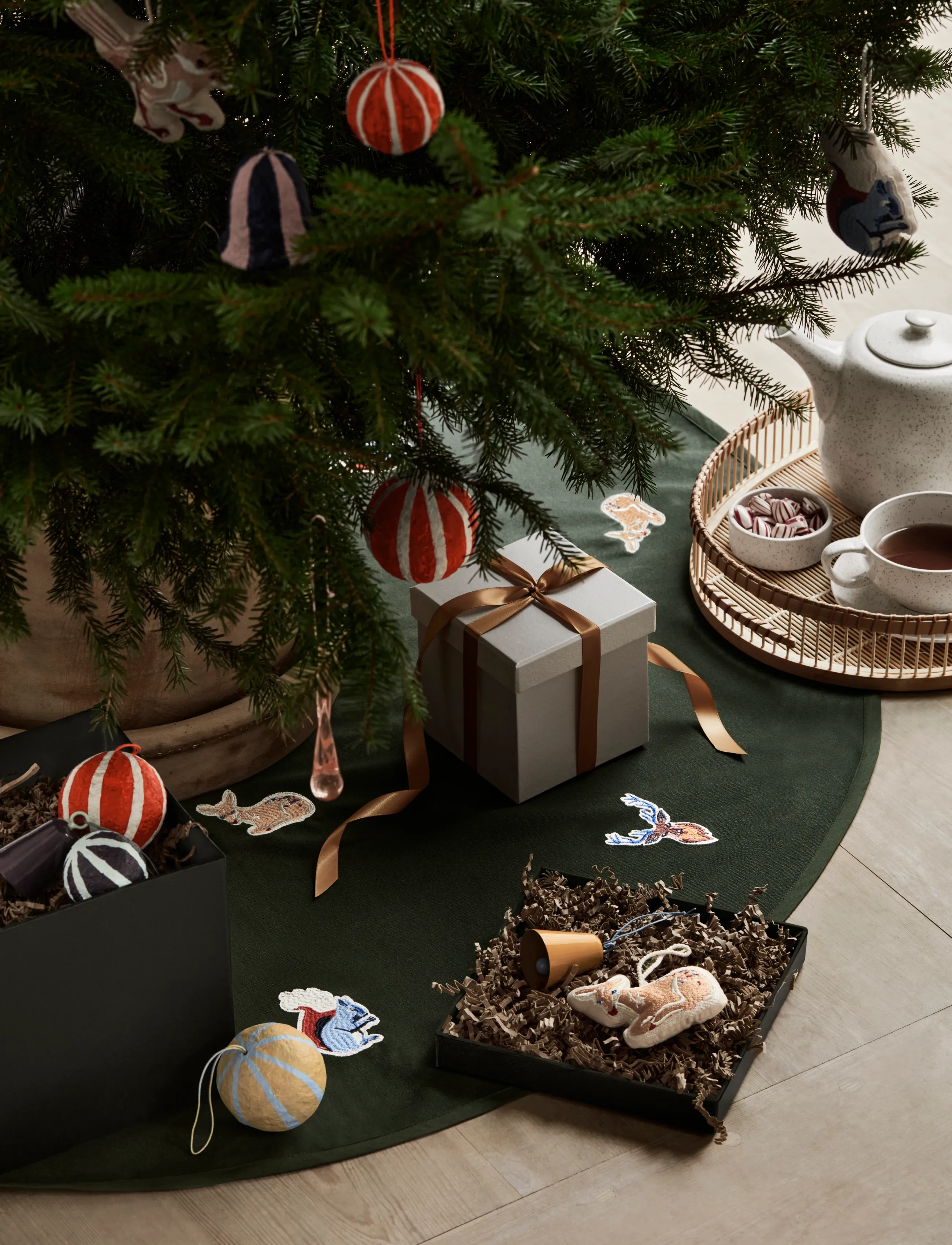 Broste Copenhagen Deer Christmas Tree Rug, Ø 120 cm, Rugs & Carpets, Grau - Other Rugs, Homeware