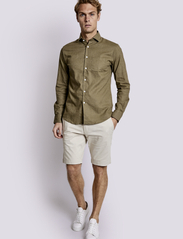 Bruun & Stengade - BS Ferrol Casual Slim Fit Shirt - linen shirts - army - 2