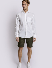 Bruun & Stengade - BS Ferrol Casual Slim Fit Shirt - linneskjortor - white - 2