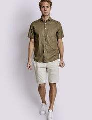 Bruun & Stengade - BS Gandia Casual Modern Fit Shirt - linen shirts - green - 2