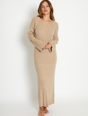 Bruun & Stengade - BS Blanche Regular Fit Dress - knitted dresses - sand - 5