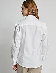 Bruun & Stengade - BS Marie Slim Fit Shirt - krekli ar garām piedurknēm - white - 3