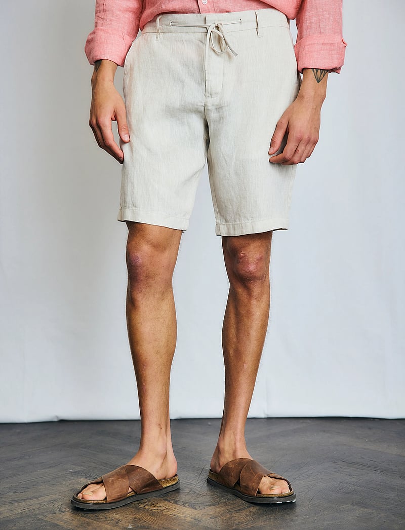 Bruun & Stengade - BS Renato Regular Fit Shorts - szorty lniane - sand - 3
