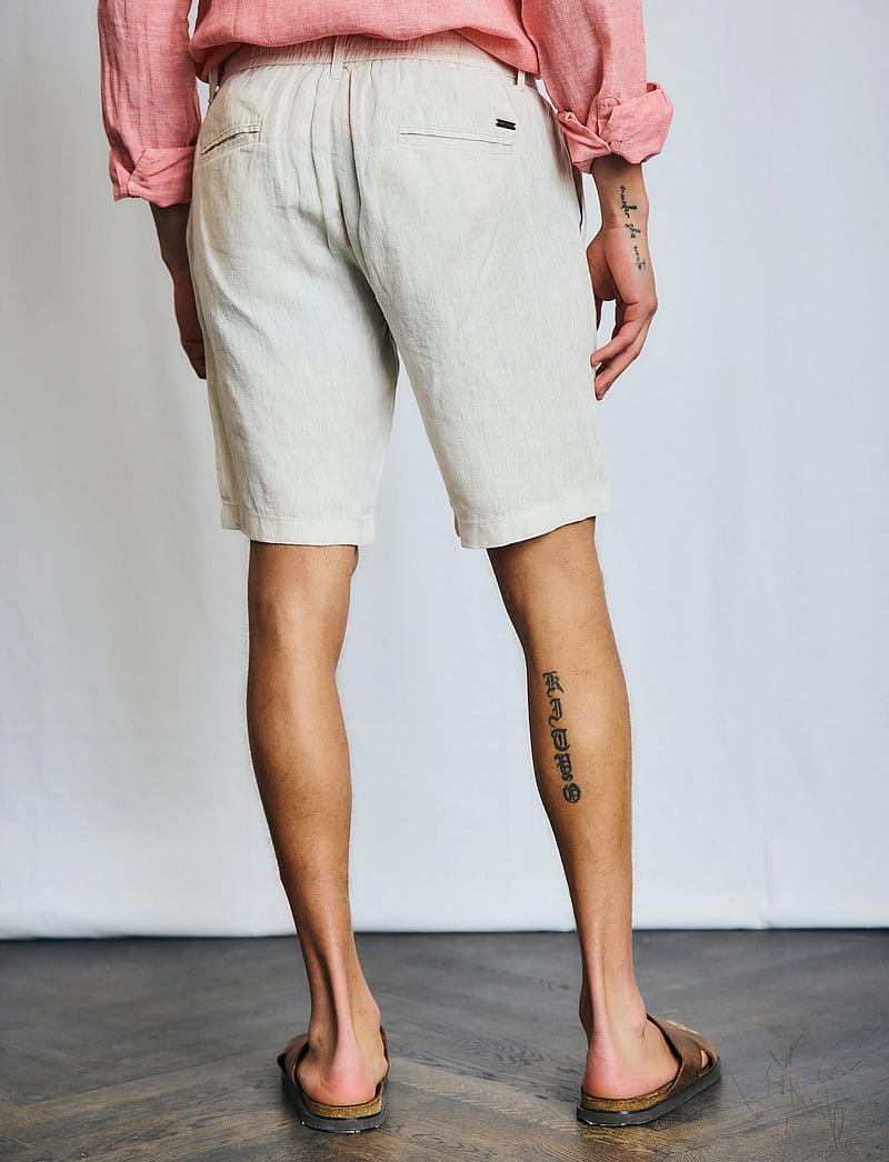 Bruun & Stengade - BS Renato Regular Fit Shorts - szorty lniane - sand - 4