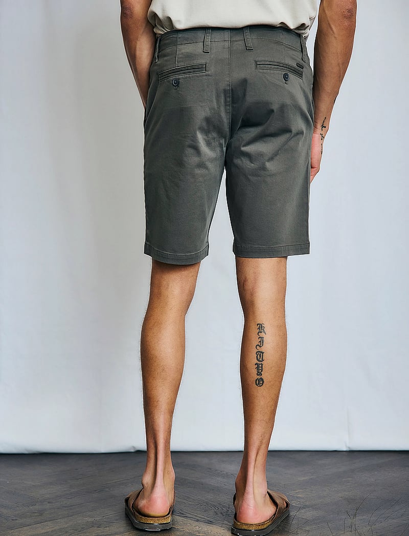 Bruun & Stengade - BS Gerhard Regular Fit Shorts - chinos shorts - army - 4