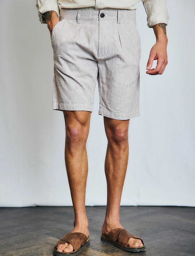 Bruun & Stengade - BS Apollon Regular Fit Shorts - hørshorts - brown/white - 4