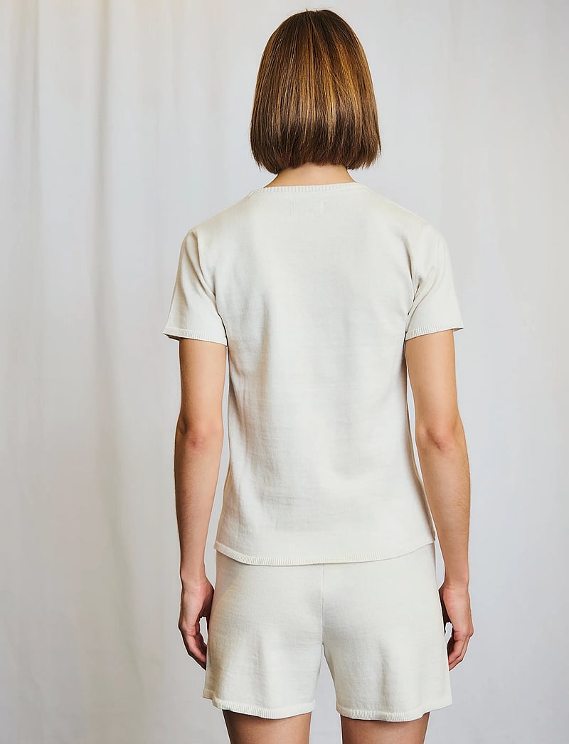 Bruun & Stengade - BS Tekla Regular Fit T-Shirt - t-shirts - off white - 4