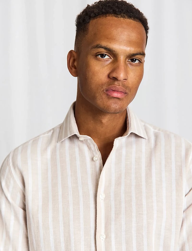 Bruun & Stengade - BS Burgos Casual Modern Fit Shirt - stribede skjorter - sand/white - 2