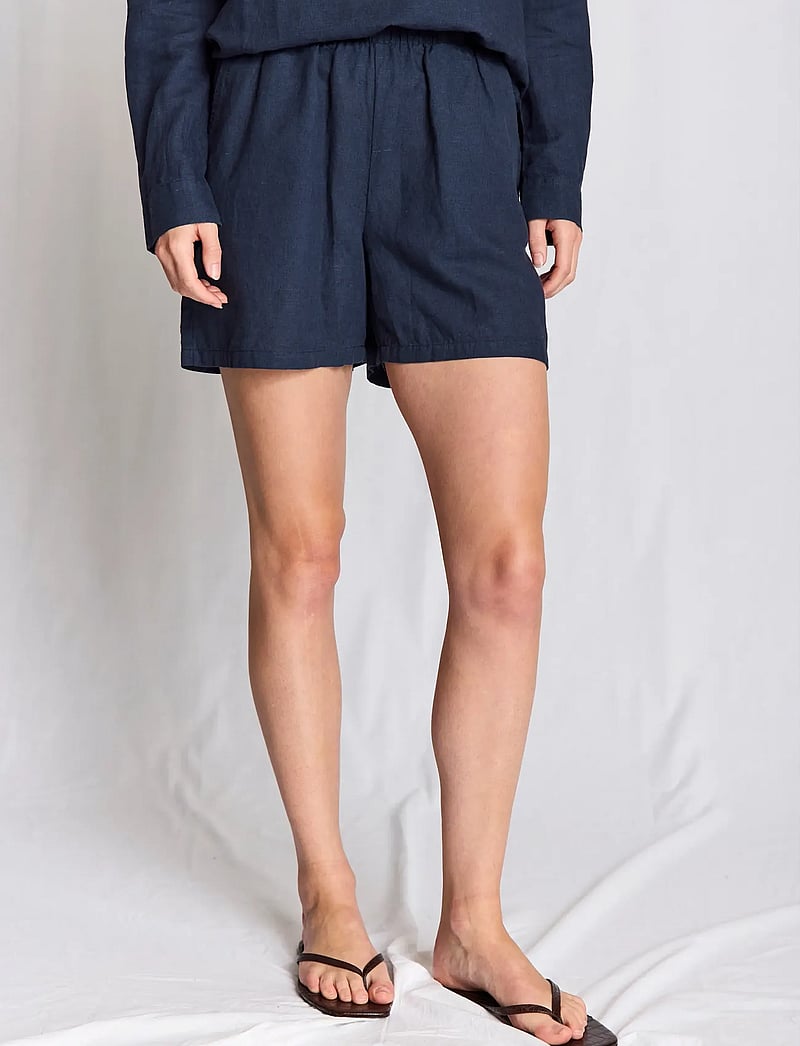 Bruun & Stengade - BS Oriana Regular Fit Shorts - linen shorts - navy - 0