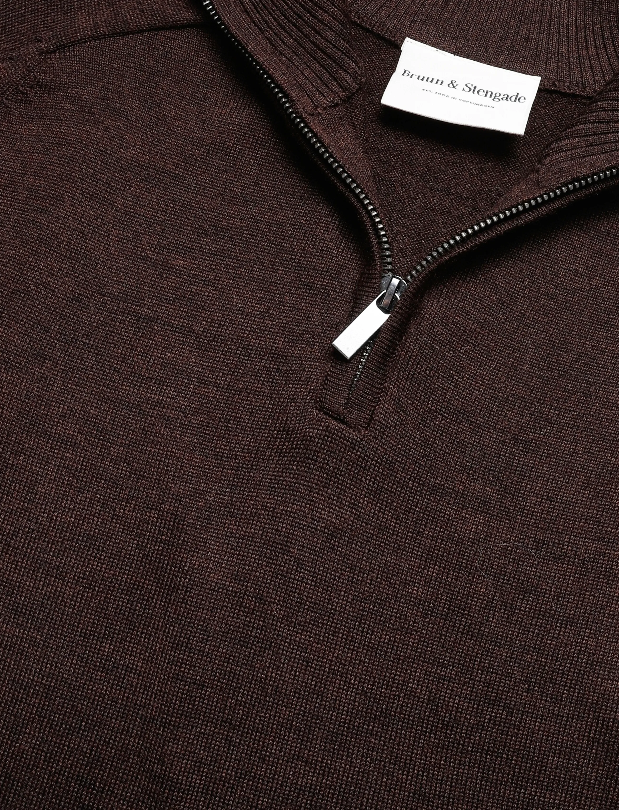Bruun & Stengade - BS Pelle Regular Fit Knitwear - pullover mit halbem reißverschluss - dark brown - 5