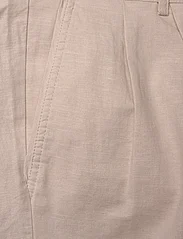 Bruuns Bazaar - LinowBBGermain shorts - linased lühikesed püksid - irish cream - 2