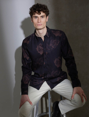 Bruuns Bazaar - WonBBGilly shirt - dalykinio stiliaus marškiniai - brown flower - 2