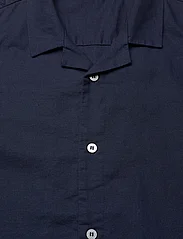 Bruuns Bazaar - LinowBBHomer ss shirt - hørskjorter - navy blazer - 2