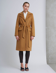 Bruuns Bazaar - CatarinaBBNovelle coat - vinterfrakker - dijon - 2