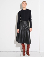 Bruuns Bazaar - VeganiBBImma skirt - nederdele i læder - black - 2