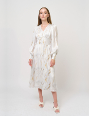 Bruuns Bazaar - Bonnet Lenea dress - festkläder till outletpriser - desert print - 2