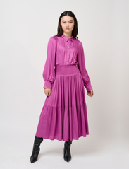 Bruuns Bazaar - Bauma Leanne dress - skjortekjoler - fuchsia - 2