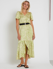 Bruuns Bazaar - AcaciaBBHanielle dress - omlottklänningar - moss green print - 2